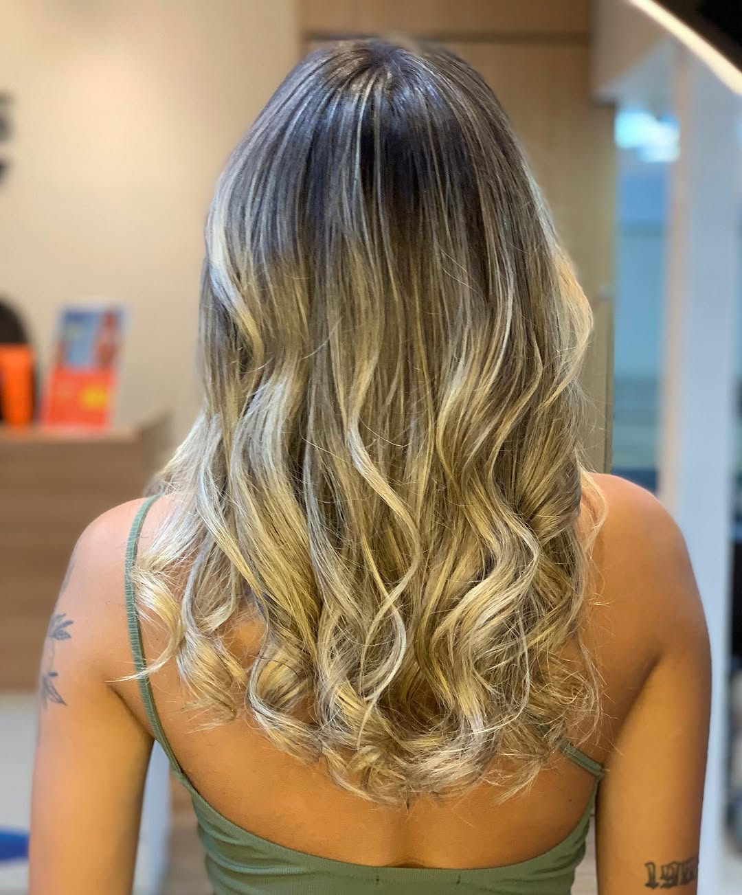 Balayage loira com ondas
